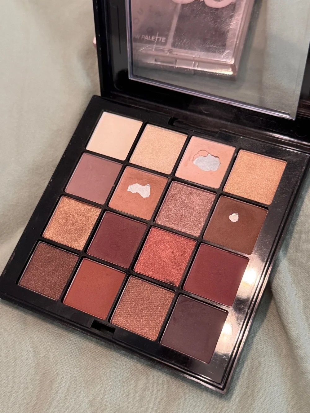 Bundle of 2 eyeshadow palette make up bundle